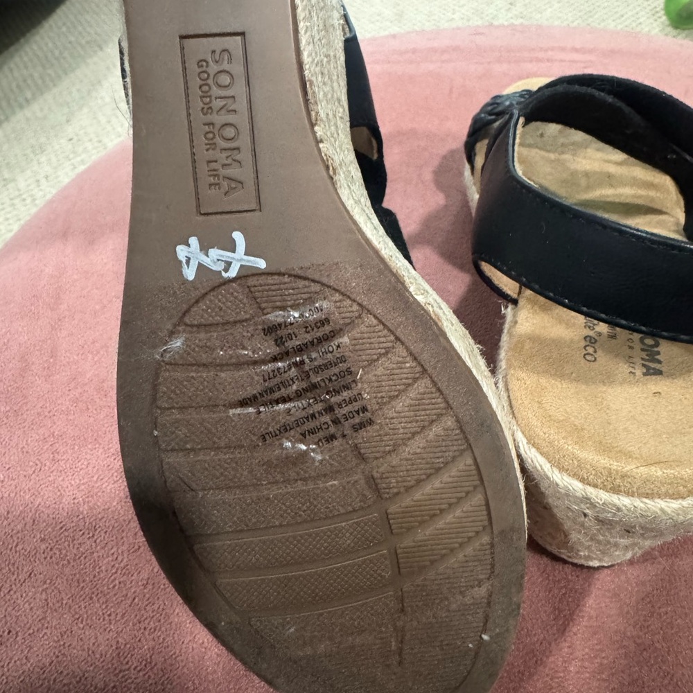 Sonoma Black and Tan Woven Wedge Sandals - Picture 9 of 10